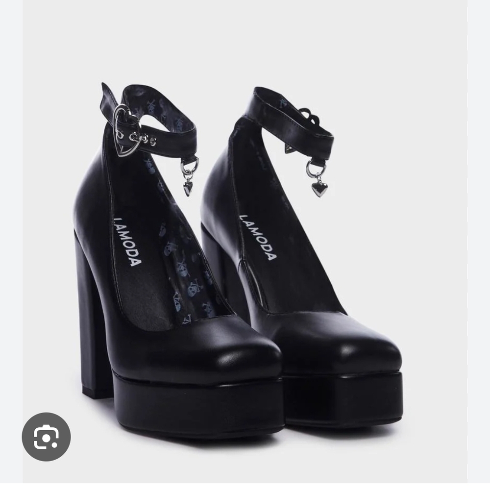 Moda Black Platform Ankle-Strap Heart Charm Pumps